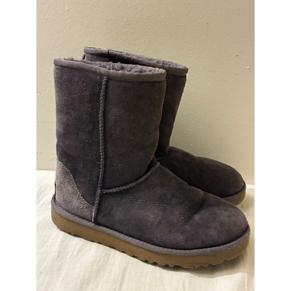 UGG Size 6 Classic Short II Purple Suede Sheepskin Mid Calf Boots 1016223